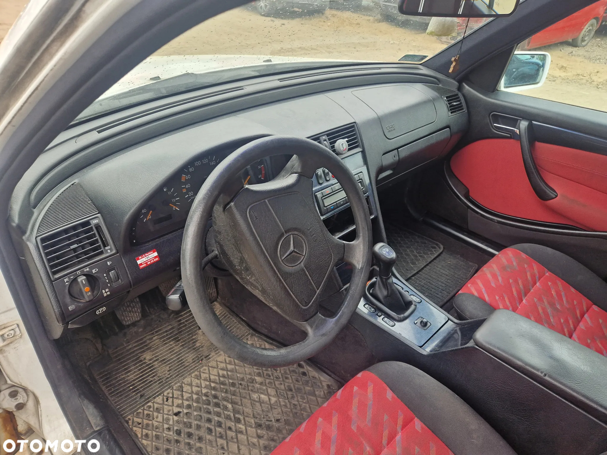 mercedes W202 787 fotel fotele kanapa deska kokpit podsufitka boczek boczki klamka podłokietnik licznik prędkościomierz - 3
