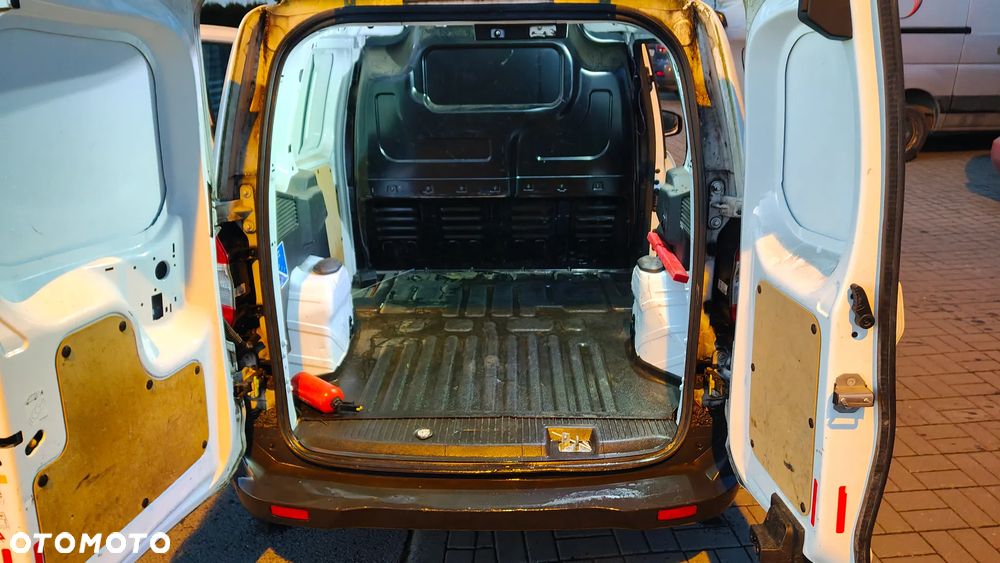 Ford Transit Courier - 10