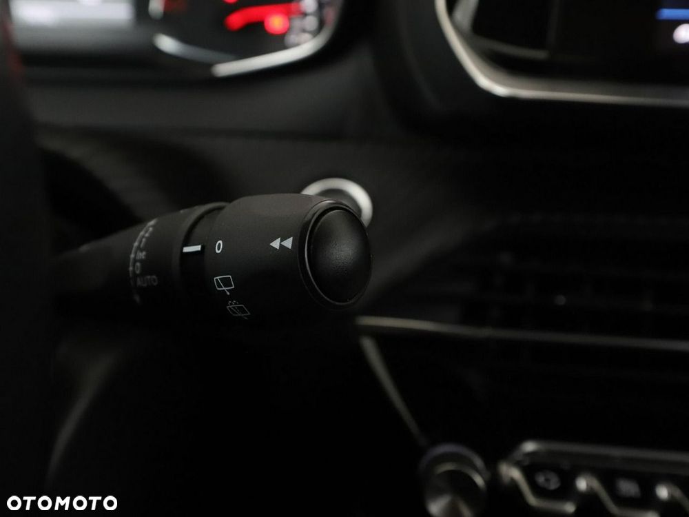 Peugeot 2008 PureTech 130 EAT8 Allure - 32