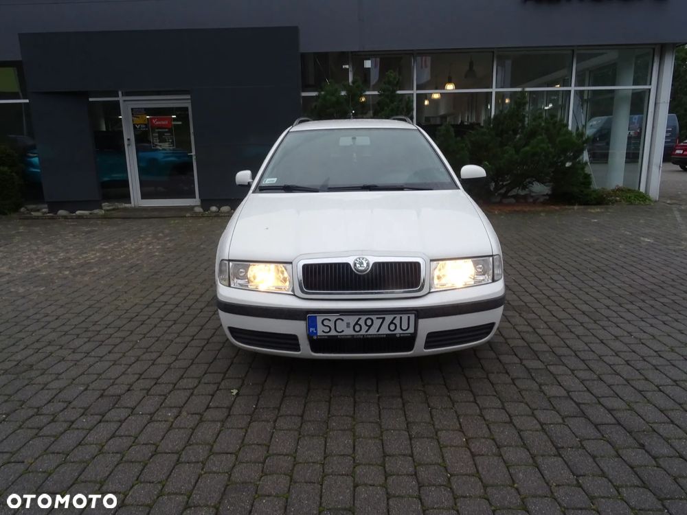 Skoda Octavia 1.6 Ambiente - 11