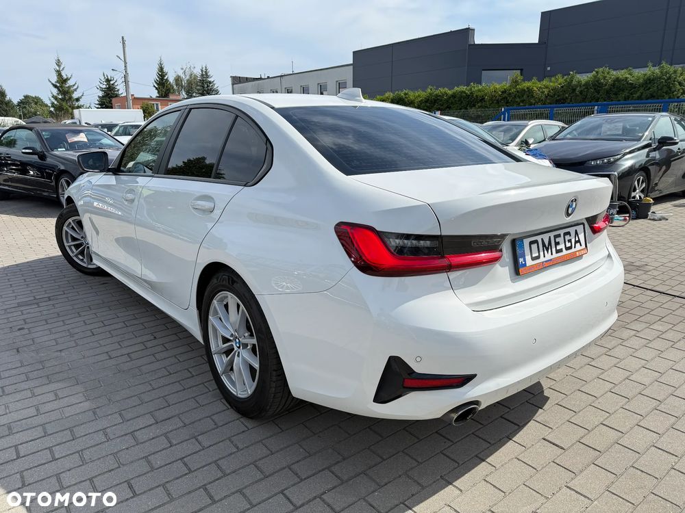 BMW Seria 3 318i - 4