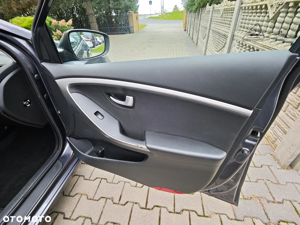 Hyundai i30 blue Kombi 1.6 GDi YES Gold - 29