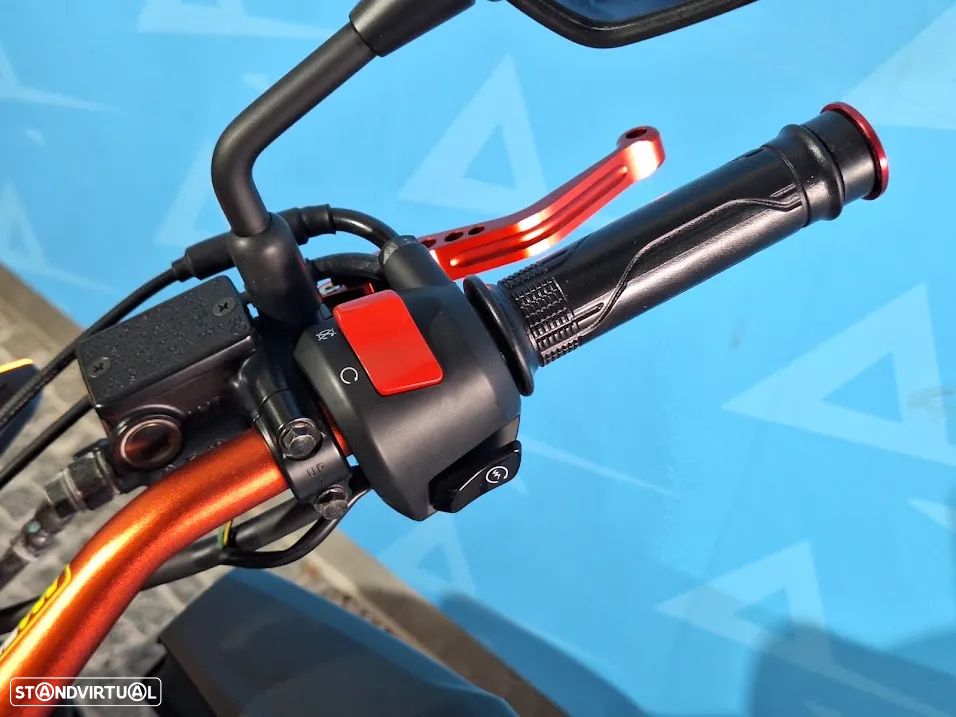 Honda CB 125 R - 9