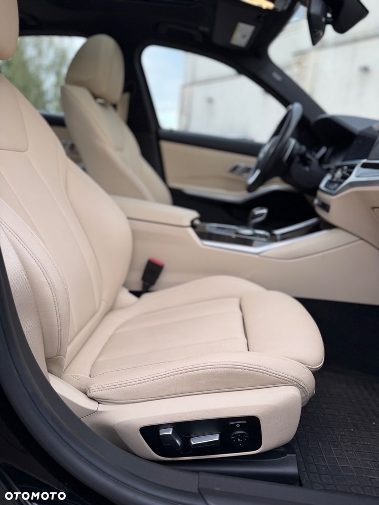 BMW Seria 3 330i xDrive Luxury Line - 19