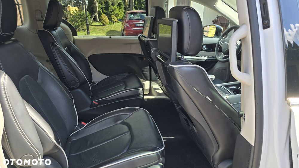 Chrysler Pacifica - 8
