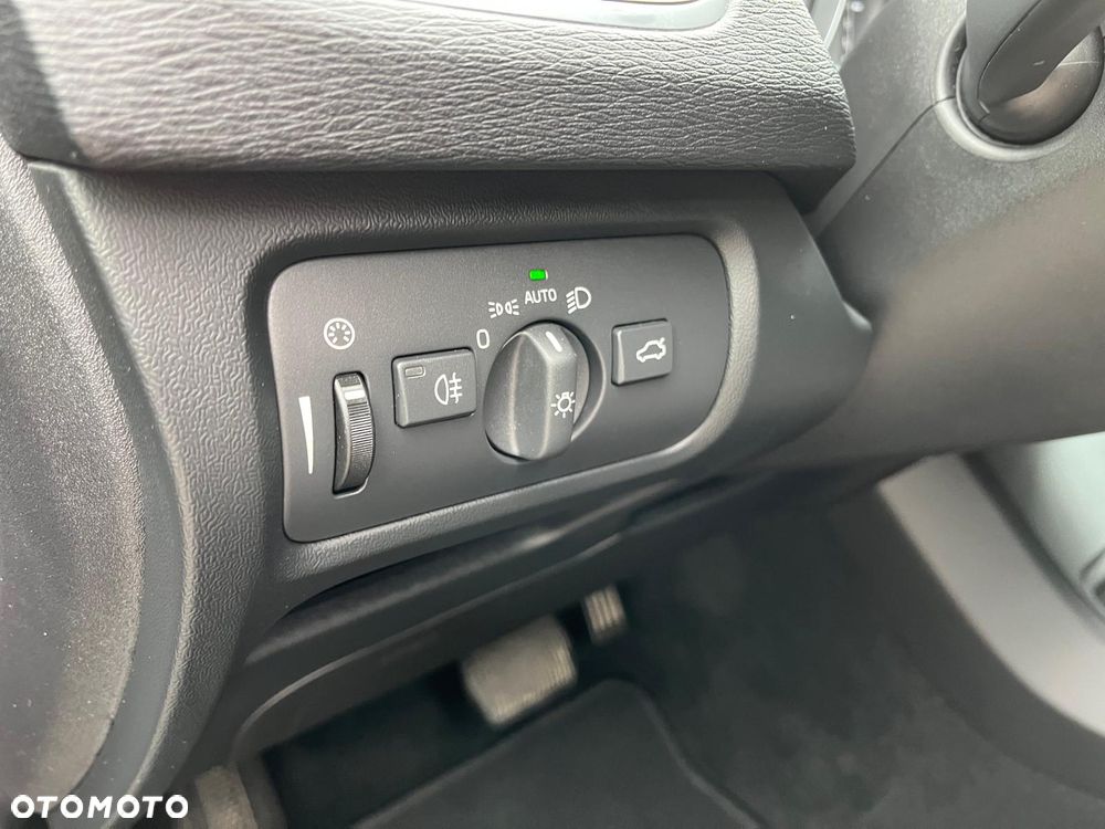 Volvo V40 Cross Country D3 Geartronic Momentum - 40