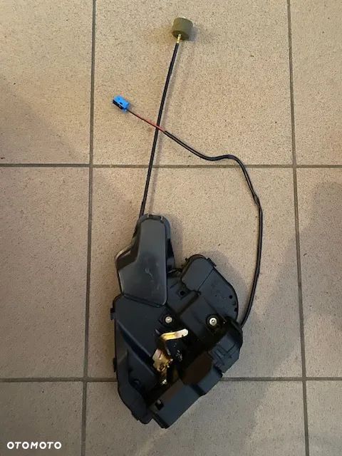 ZAMEK DRZWI PRAWY MERCEDES W203 TYŁ - 2