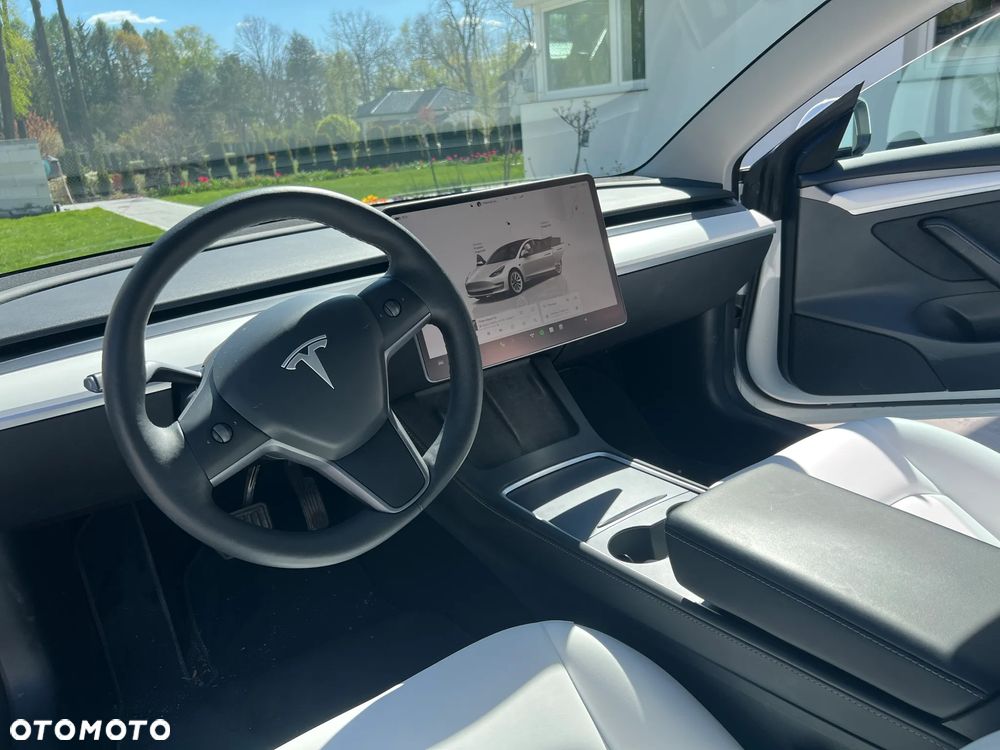Tesla Model 3 - 9