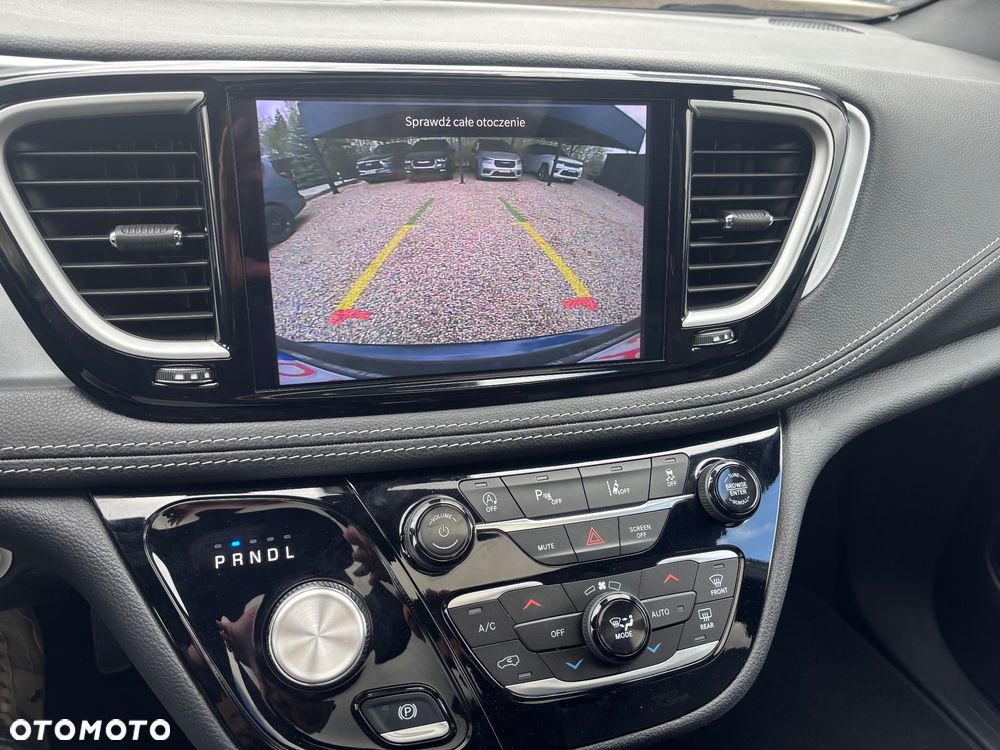 Chrysler Pacifica - 28