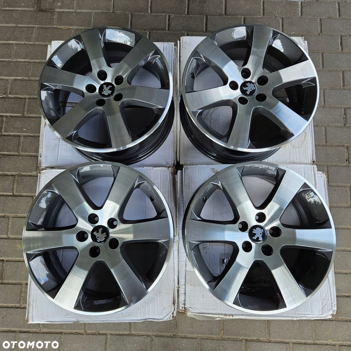 Alu Felgi Peugeot 508 308 407 607 17 5X108 7,5j et45 Partner - 2