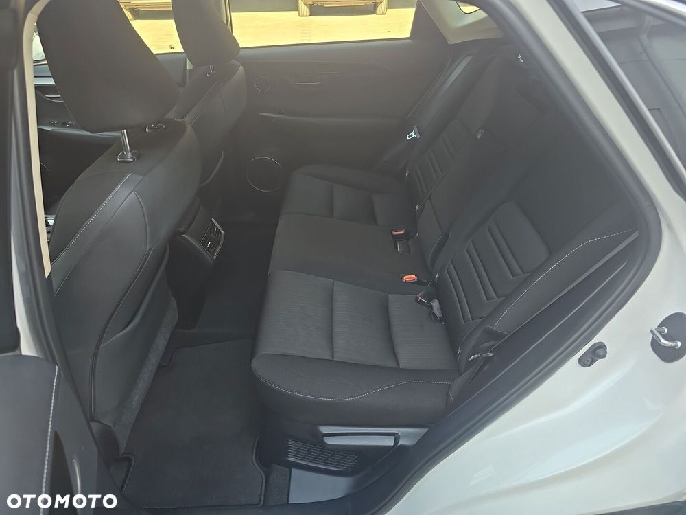 Lexus NX 300h Business Edition AWD - 24