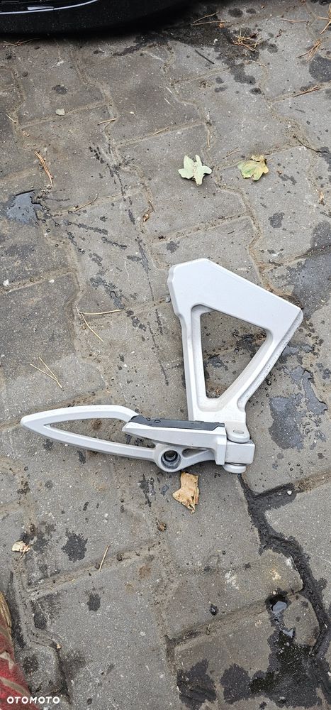 Podnóżek tylny tył stopka set Can Am Spyder RS Rotax 990 12r. 705003767 - 1