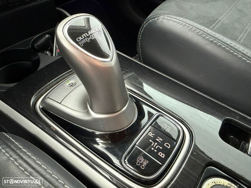 Mitsubishi Outlander 2.0 Instyle Navi - 12