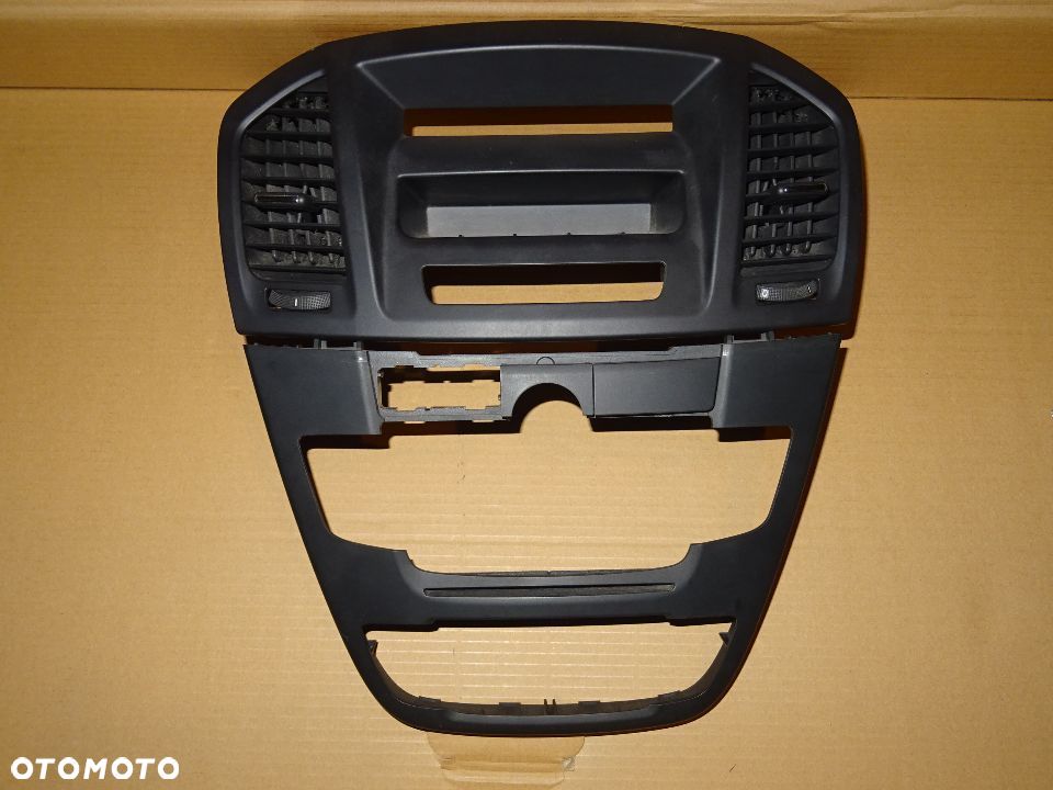 RAMKA PANEL RADIA CZARNY KONSOLA ŚRODKOWA DÓŁ OPEL INSIGNIA 13273253, DW - 4