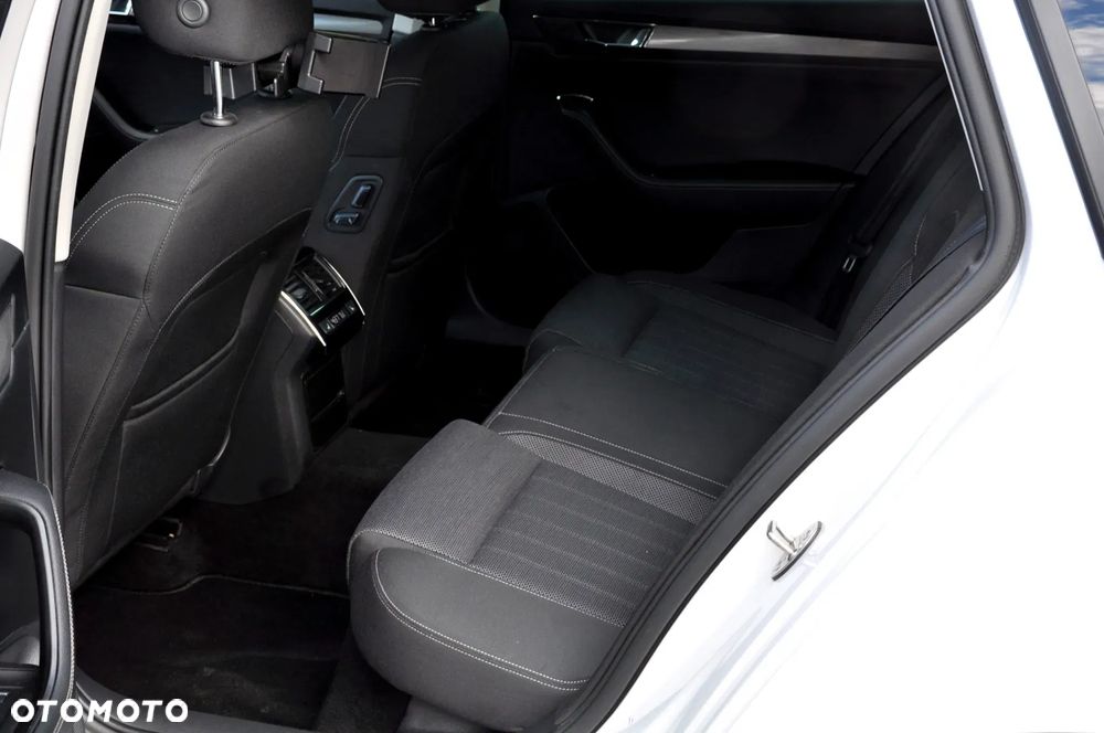 Skoda Superb 2.0 TDI DSG Premium Edition - 30