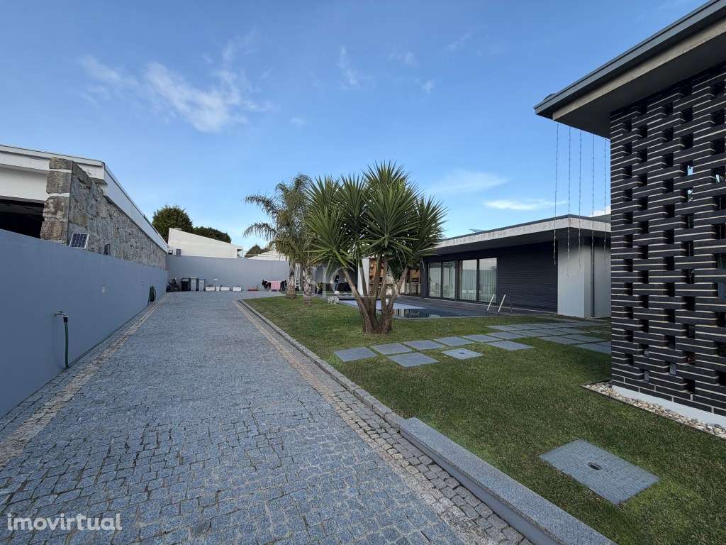 Moradia T3, com piscina, em Arcozelo - Grande imagem: 3/59