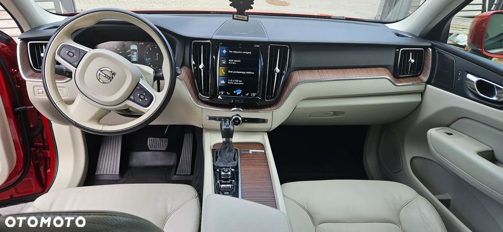 Volvo XC 60 T5 AWD Momentum - 6