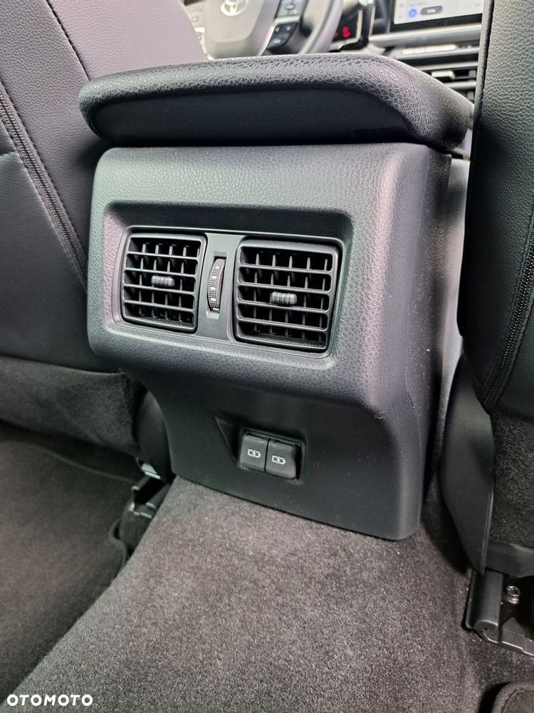 Toyota Camry - 22