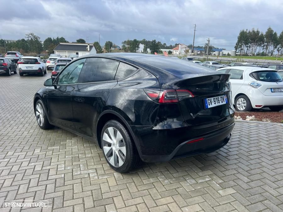 Tesla Model Y - 2