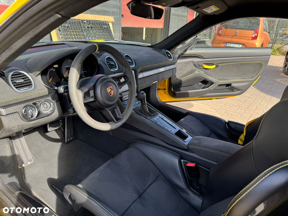 Porsche 718 Cayman - 11