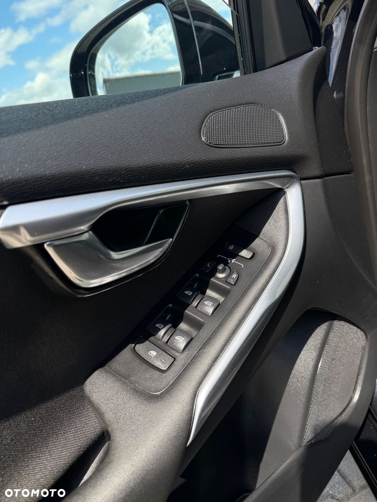 Volvo V40 D3 Momentum - 19