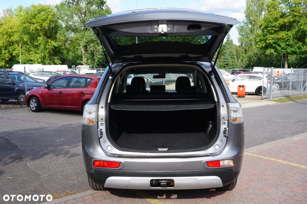 Mitsubishi Outlander Instyle NAVI + - 5