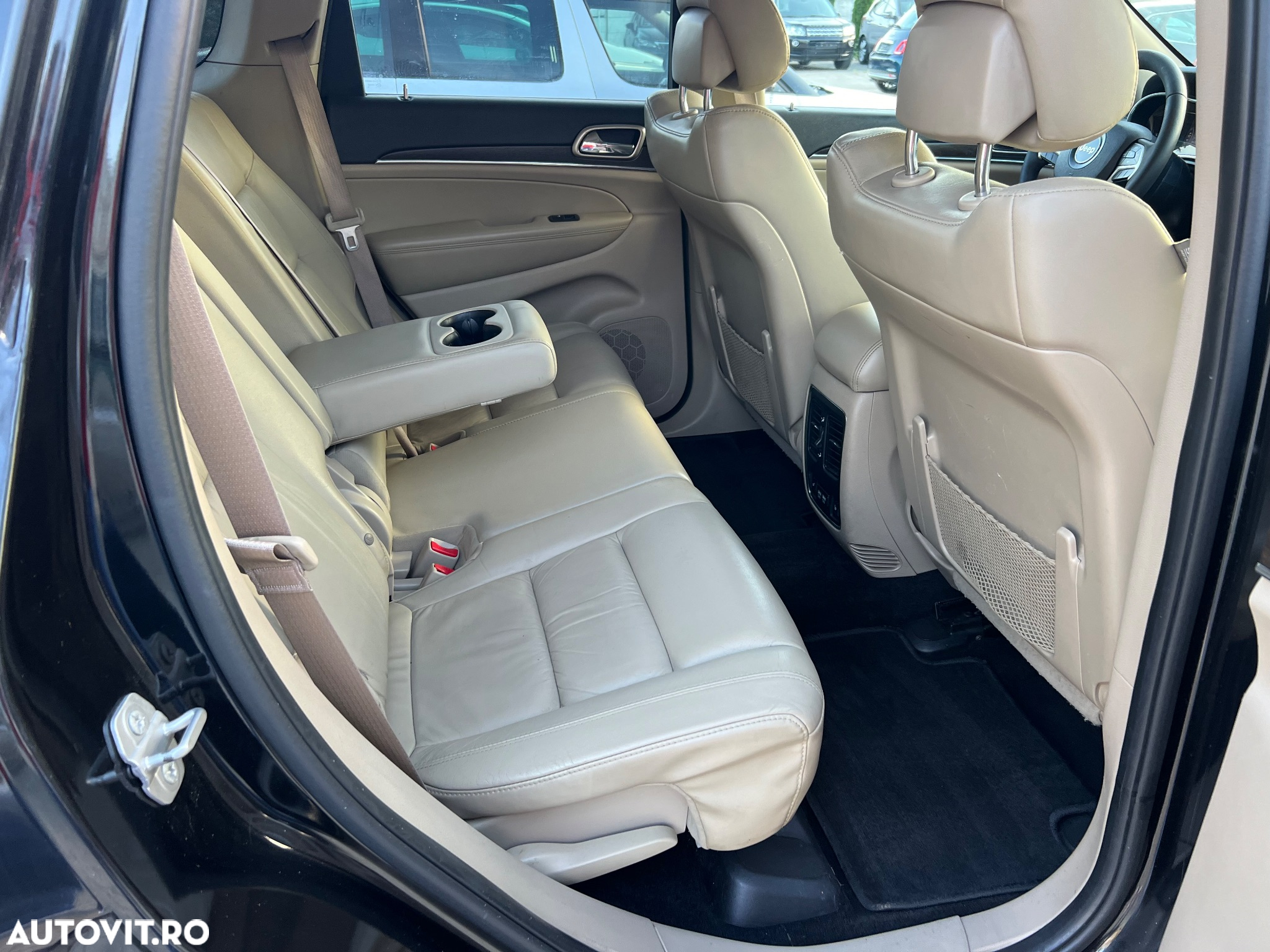 Jeep Grand Cherokee - 9