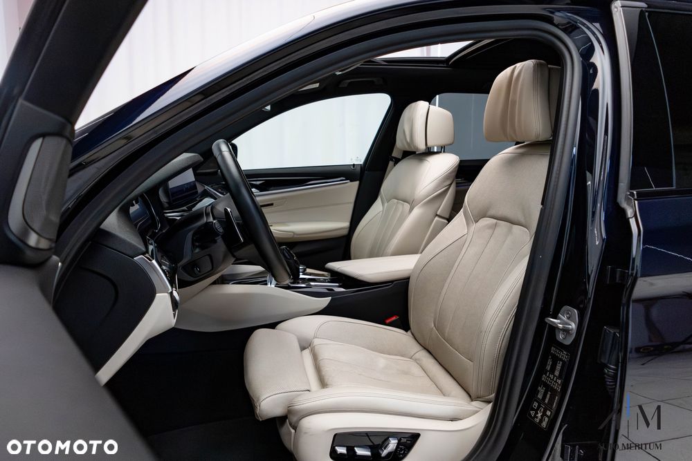 BMW Seria 5 540i xDrive - 19