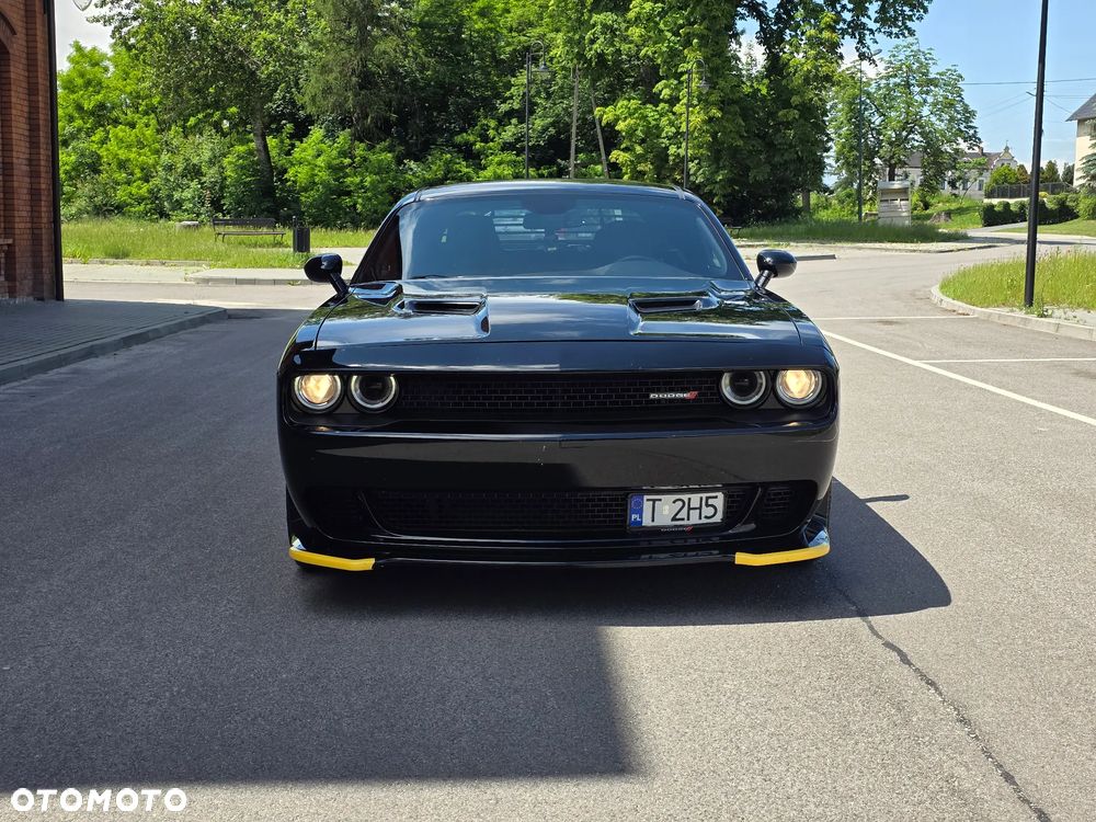 Dodge Challenger - 2