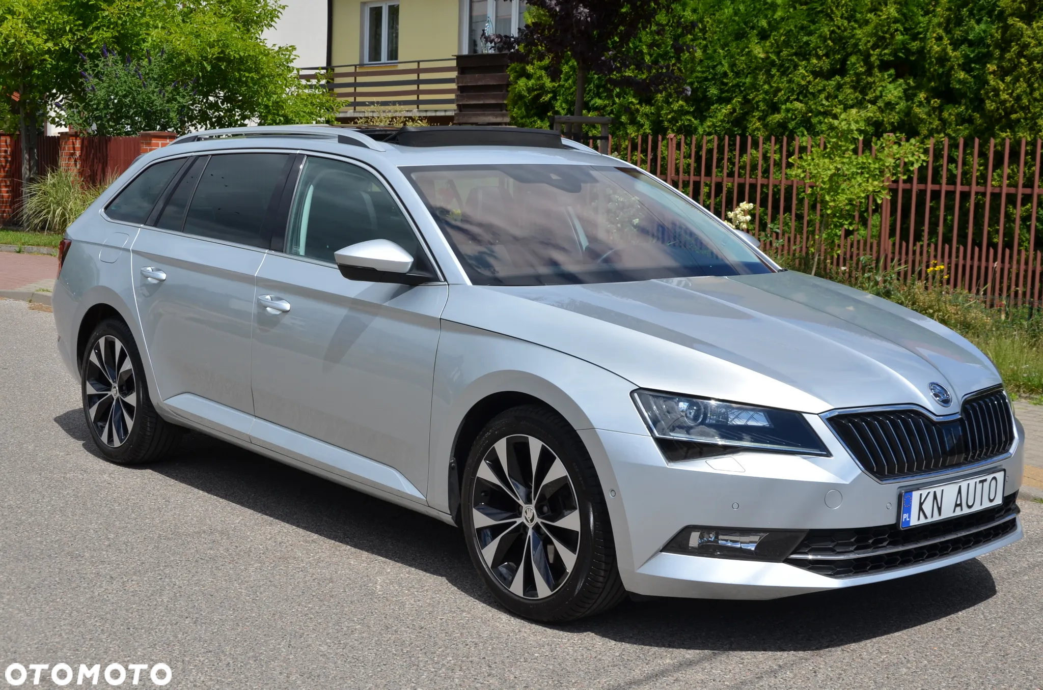 Skoda Superb 2.0 TDI L&K DSG - 2