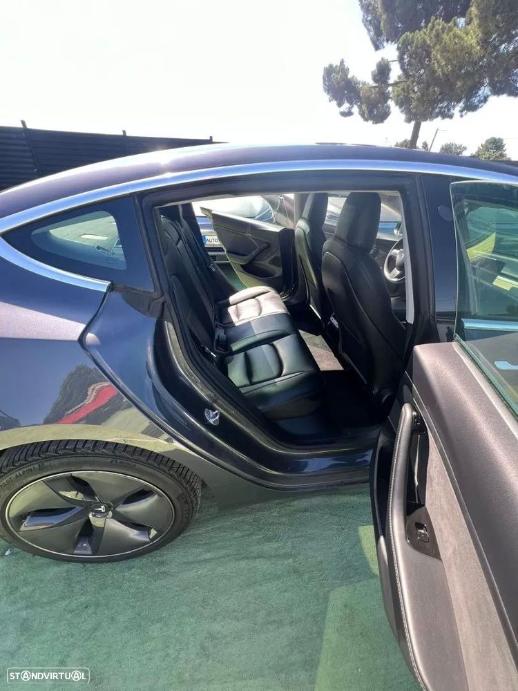 Tesla Model 3 - 6