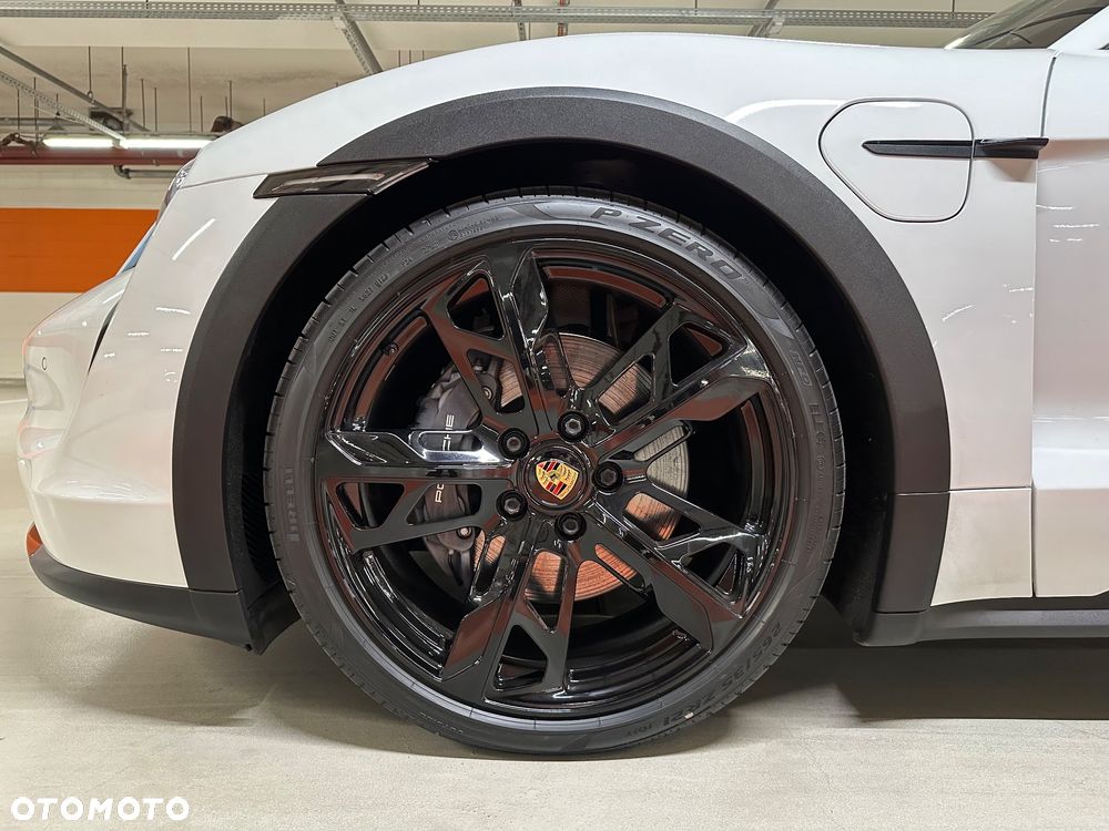 Porsche Taycan 4 - 9