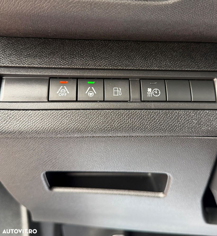 Peugeot 3008 Hybrid 225 e-EAT8 GT Pack - 28