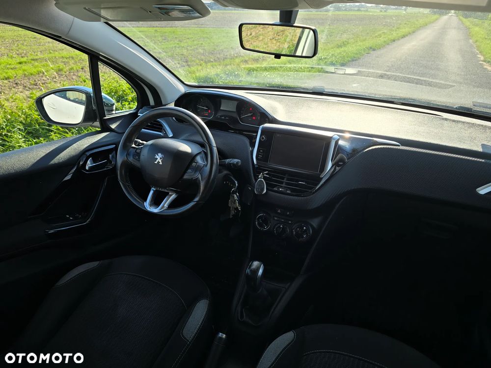 Peugeot 208 - 9