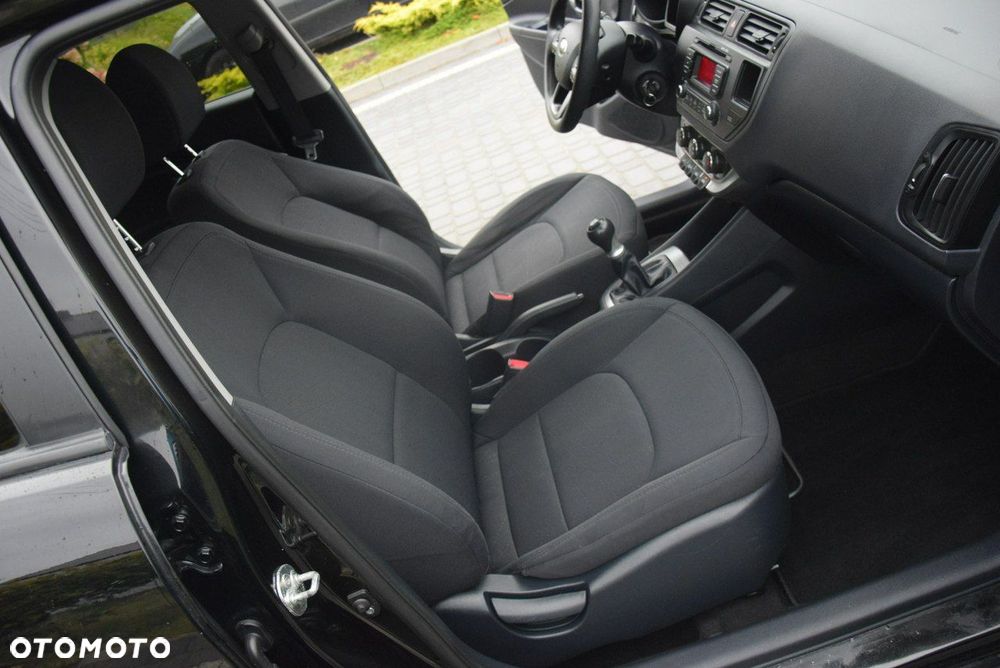 Kia Rio 1.2 Attract - 35