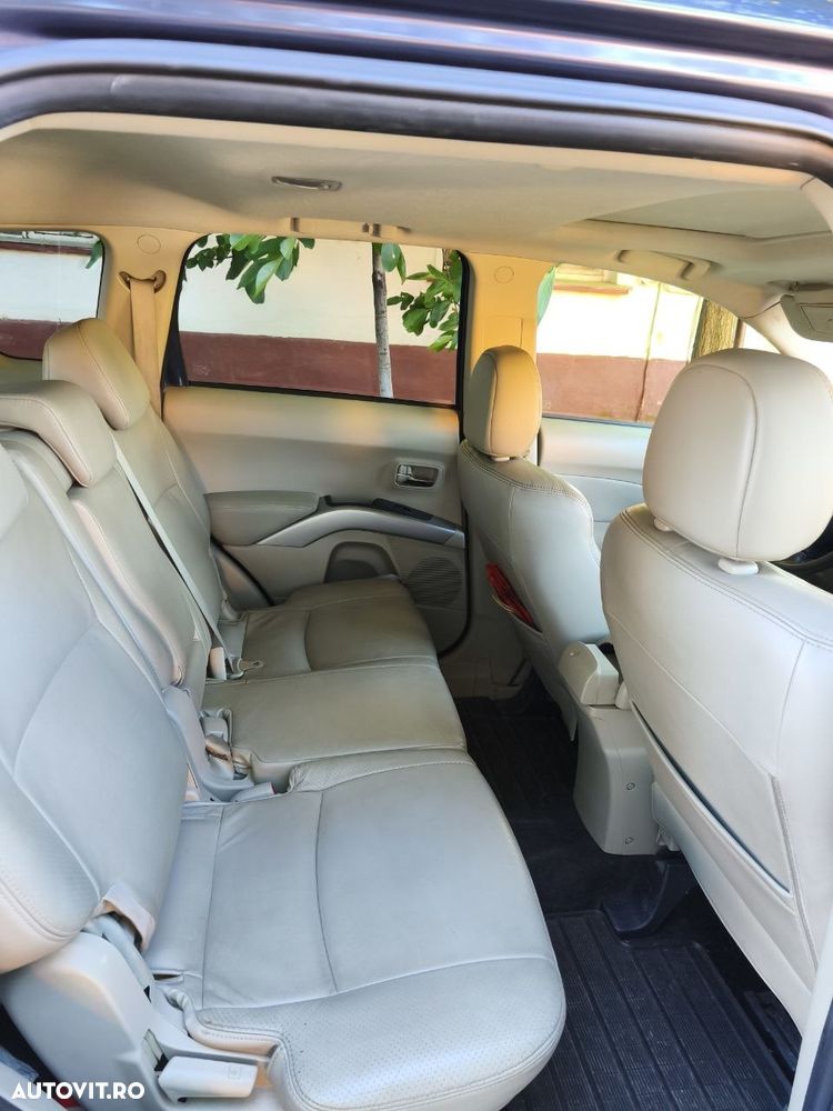 Mitsubishi Outlander 2.2 DI-D NAVI Instyle - 10