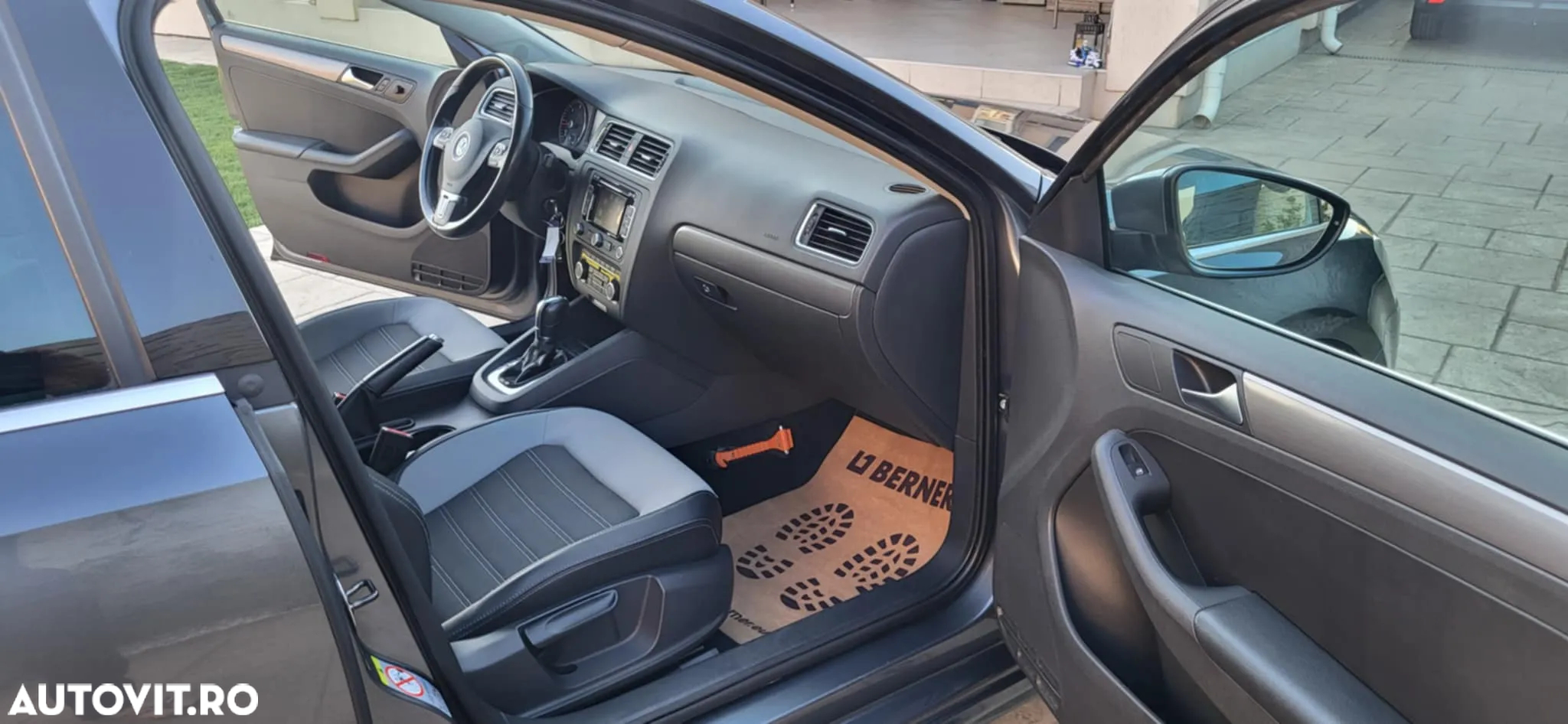 Volkswagen Jetta - 11
