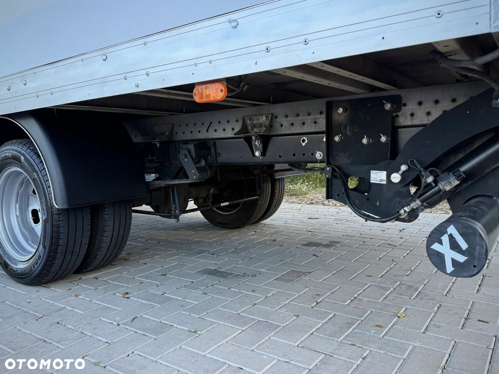 Iveco Daily 35C18 3.0 HPI 180KM / 2023 Rok Produkcji / Kontener 4,7m + Winda 750KG / 93.090KM PRZEBIEG / Automat Hi-Matic / ZAREJESTROWANY W PL - 18