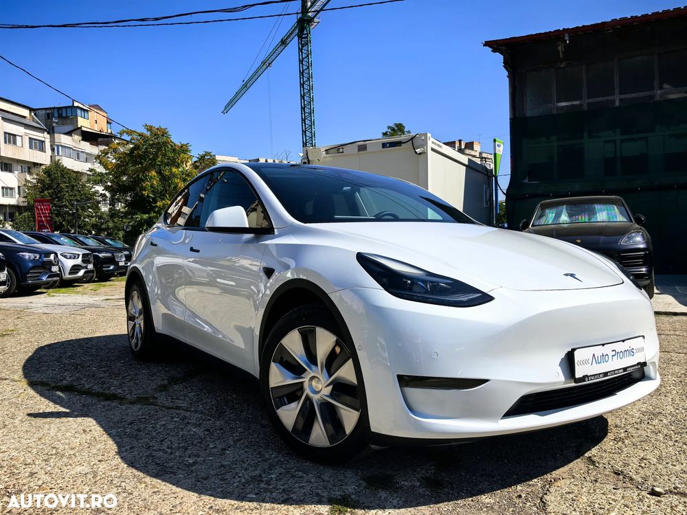 Tesla Model Y Long Range Dual Motor AWD - 2