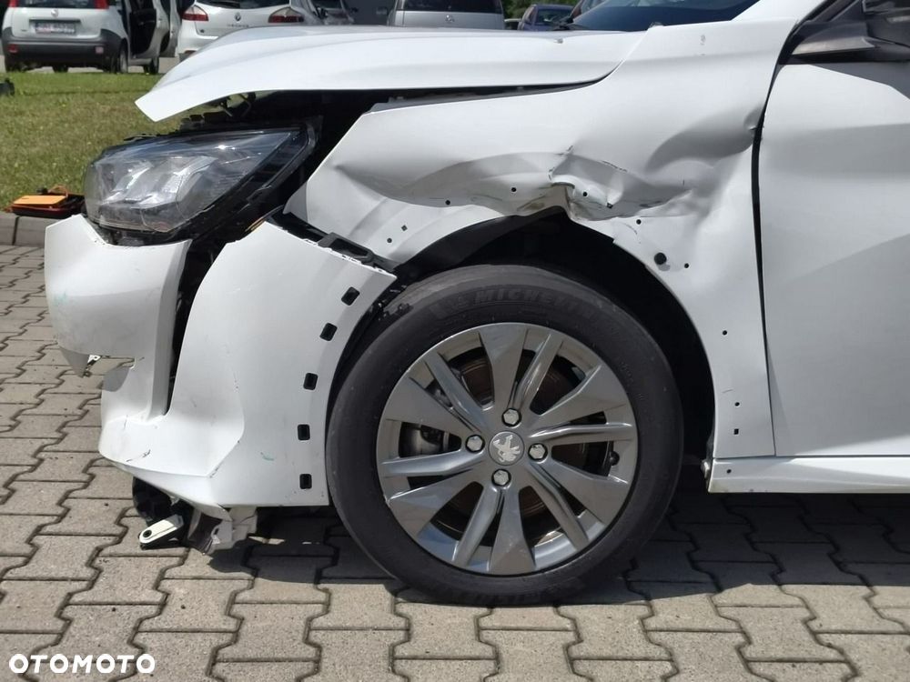 Peugeot 208 - 22