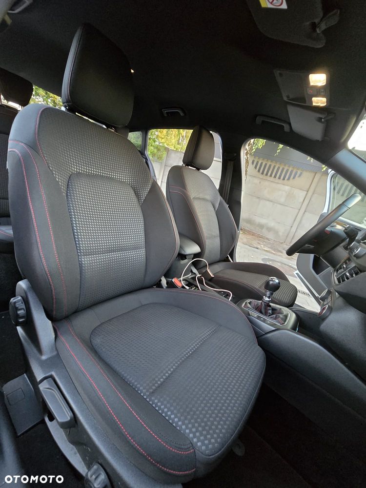 Ford Focus - 33
