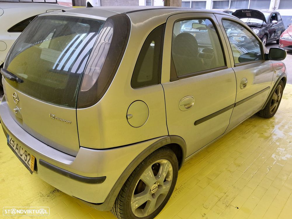 Opel Corsa 1.2 Twinport Cosmo - 14