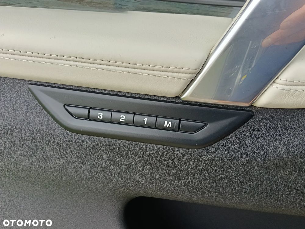Land Rover Discovery Sport P300e R-Dynamic - 20