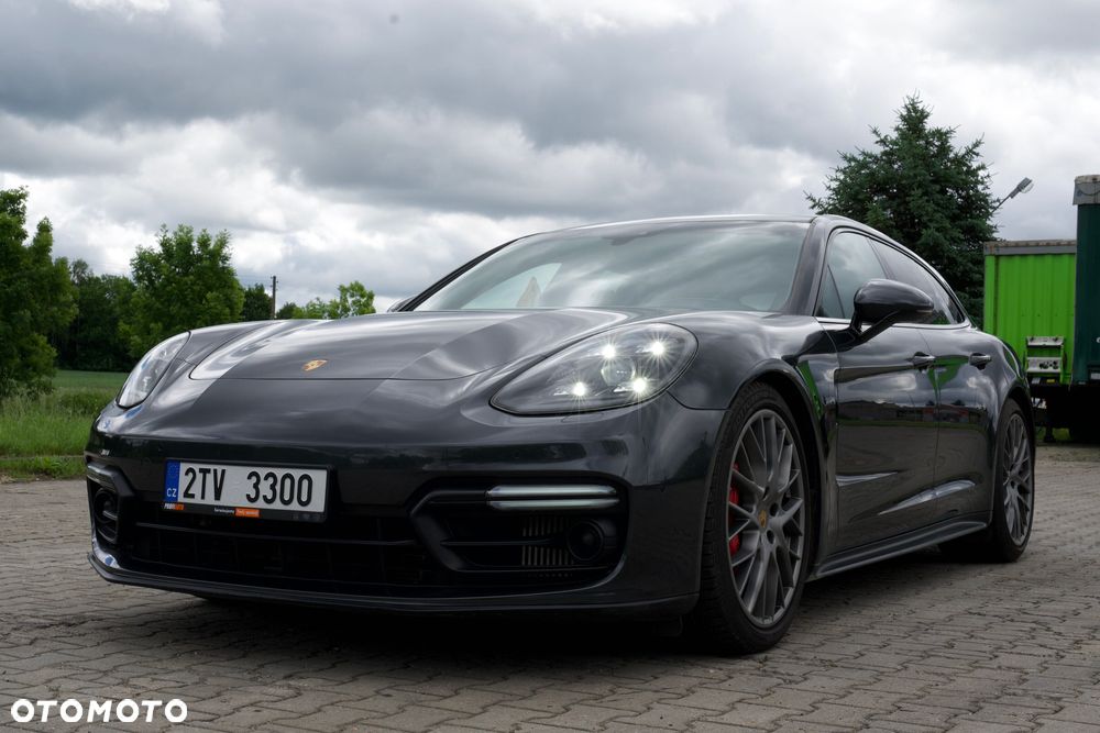 Porsche Panamera - 1