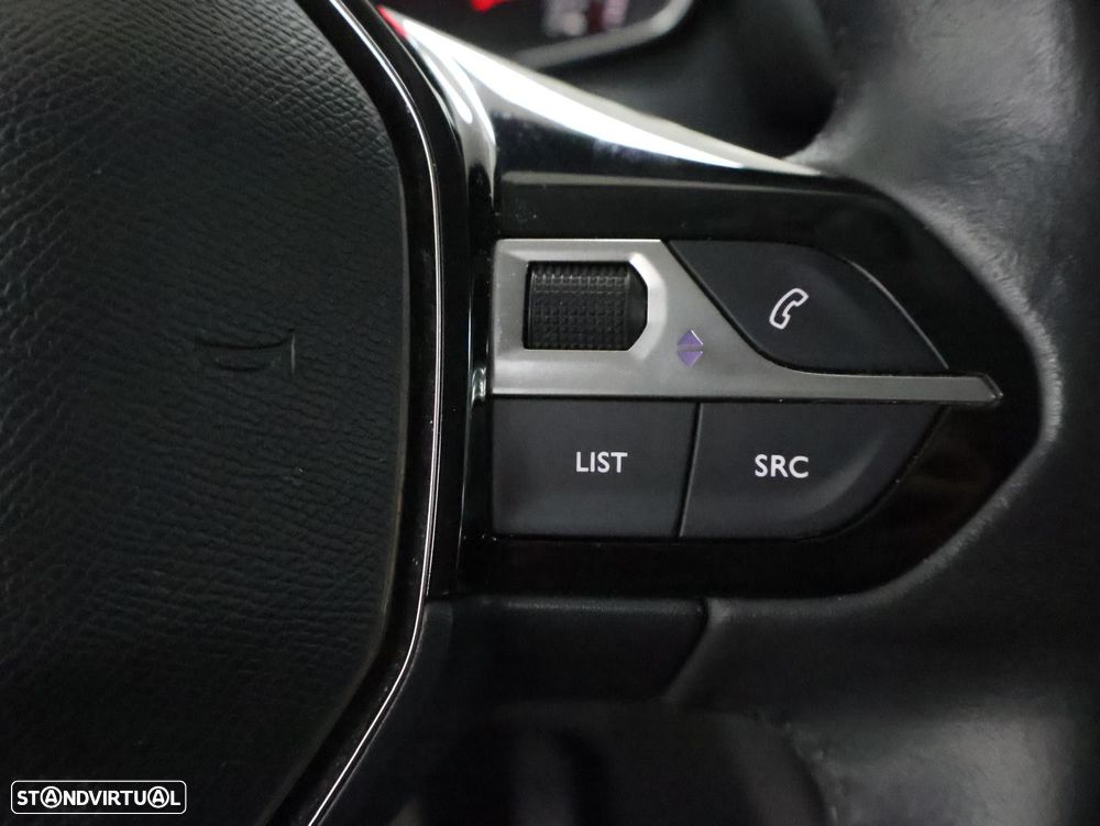 Peugeot 208 1.2 PureTech Active Pack - 17
