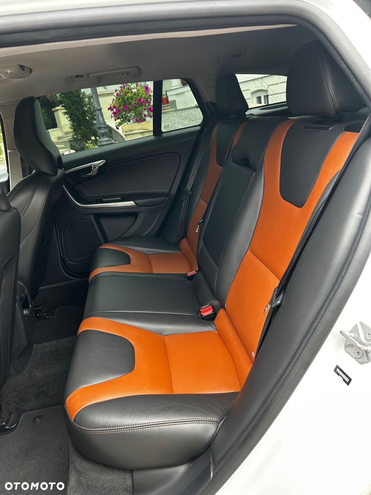 Volvo V60 Cross Country T5 AWD Momentum - 18
