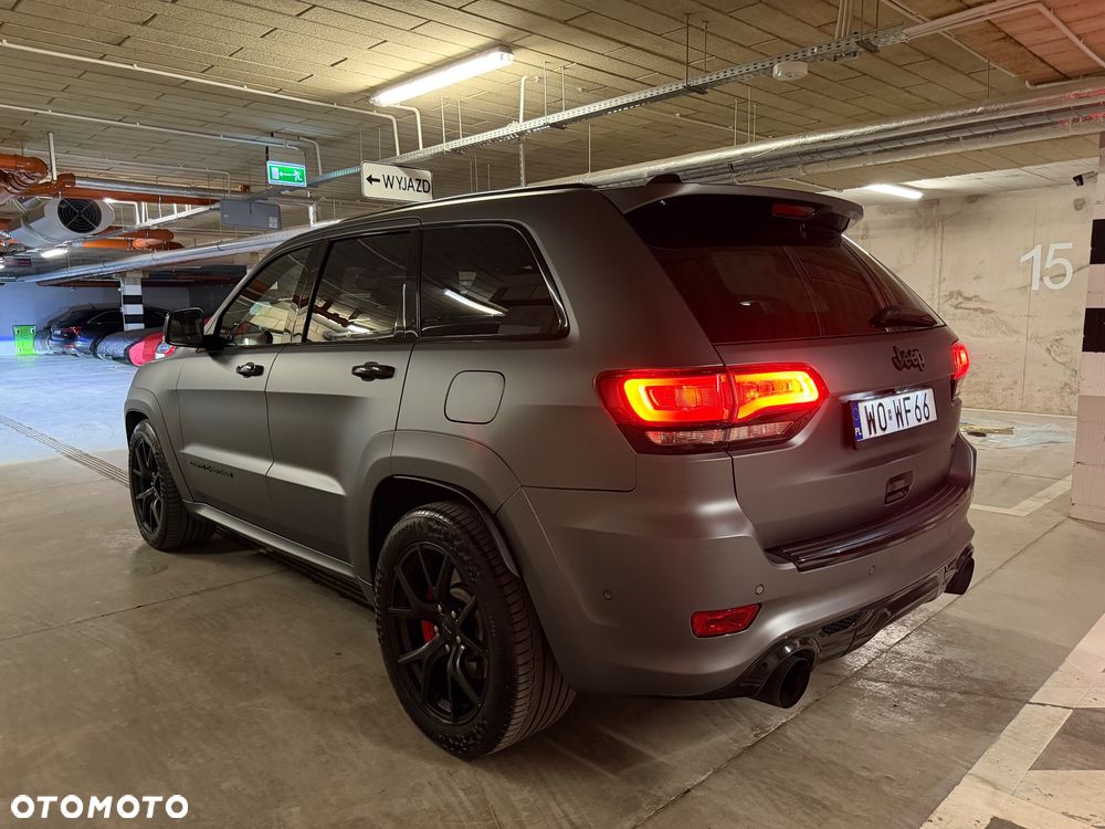 Jeep Grand Cherokee - 16