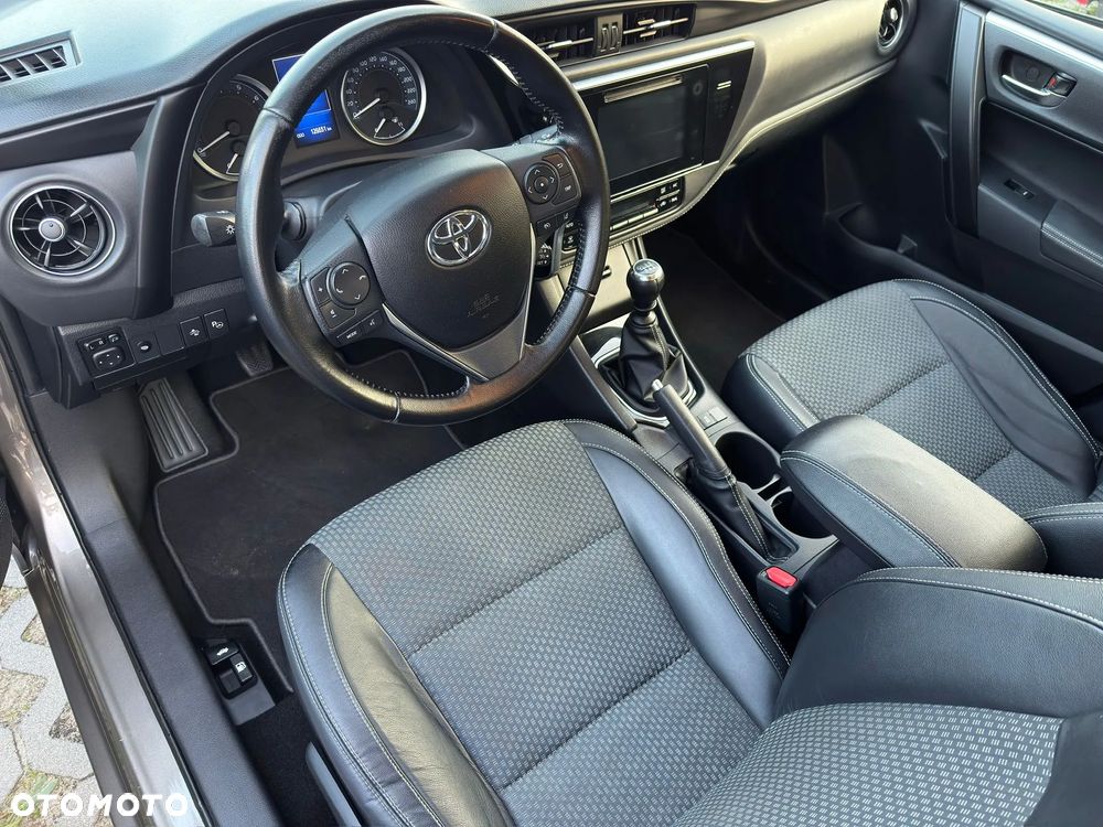 Toyota Corolla 1.6 Prestige EU6 - 28
