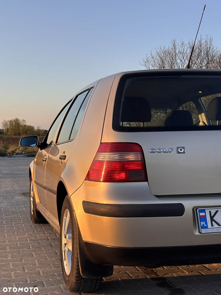Volkswagen Golf 1.6 Q - 18