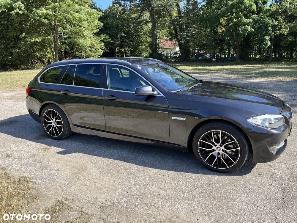 BMW Seria 5 523i - 5